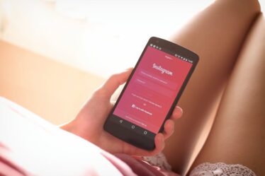 strona logowania do instagrama na smartfonie