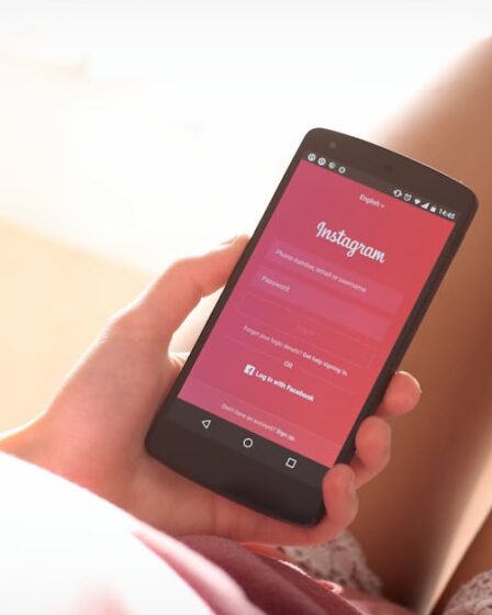 strona logowania do instagrama na smartfonie