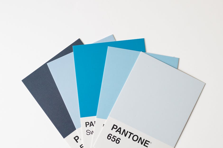 Wachlarz odcieni niebieskiego w palecie Pantone