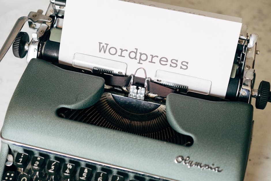 maszyna do pisania z kartką z napisem "Wordpress"
